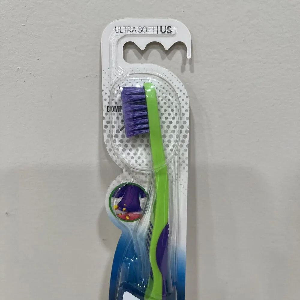 Oral-B Ultra Dense Soft Bristles Manual Toothbrush Compact Clean Green W